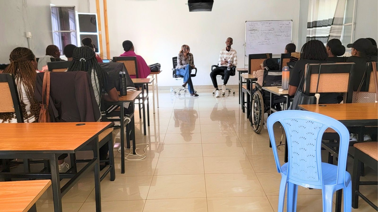 Lydia Ingabire mentoring SheCanCODE participants